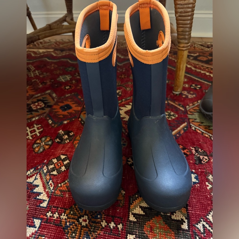 BOGS snow boots